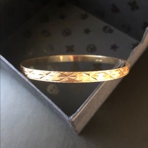 *SALE* 14k gold bangle bracelet